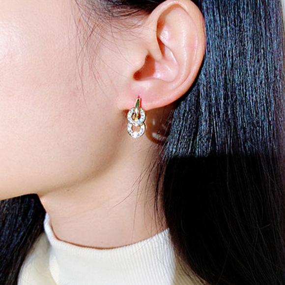 Jewelry - 14k gold diamond earrings